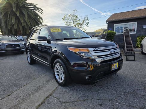 Used 2014 Ford Explorer XLT w/ Equipment Group 202A image 6