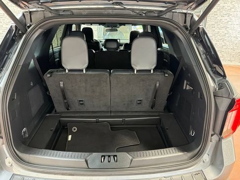Used 2025 Ford Explorer ST-Line w/ ST-Line Street Pack AWD/4WD image 13