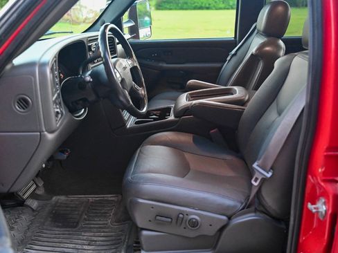 Used 2006 GMC Sierra 2500 SLT w/ Heavy-Duty Power Package AWD/4WD image 91