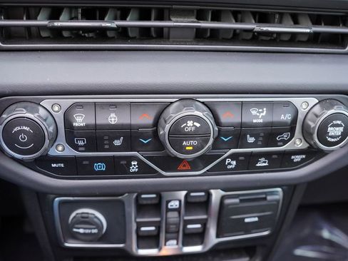 Certified 2025 Jeep Wrangler Unlimited Sahara w/ Safety Group image 28