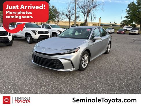 Used 2025 Toyota Camry LE image 1