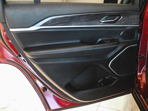 Used 2022 Jeep Grand Cherokee L Limited image 12