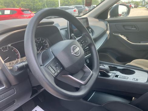 Used 2025 Nissan Rogue S FWD image 9