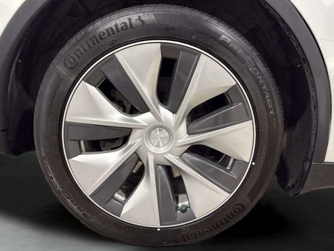 Used 2023 Tesla Model Y Long Range AWD/4WD image 59