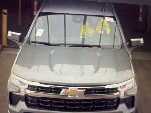 Used 2023 Chevrolet Silverado 1500 LT image 2