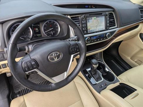 Used 2018 Toyota Highlander Limited image 10
