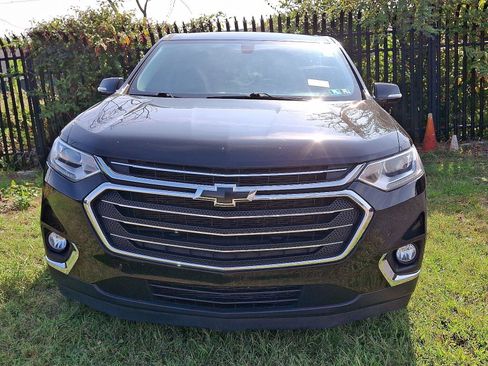Used 2020 Chevrolet Traverse LT image 3