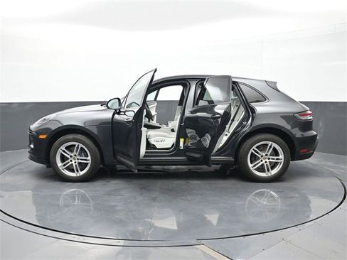 Certified 2023 Porsche Macan w/ Premium Package Plus image 24