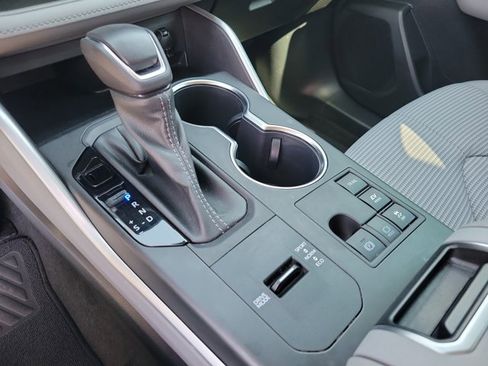 Used 2023 Toyota Highlander LE image 11