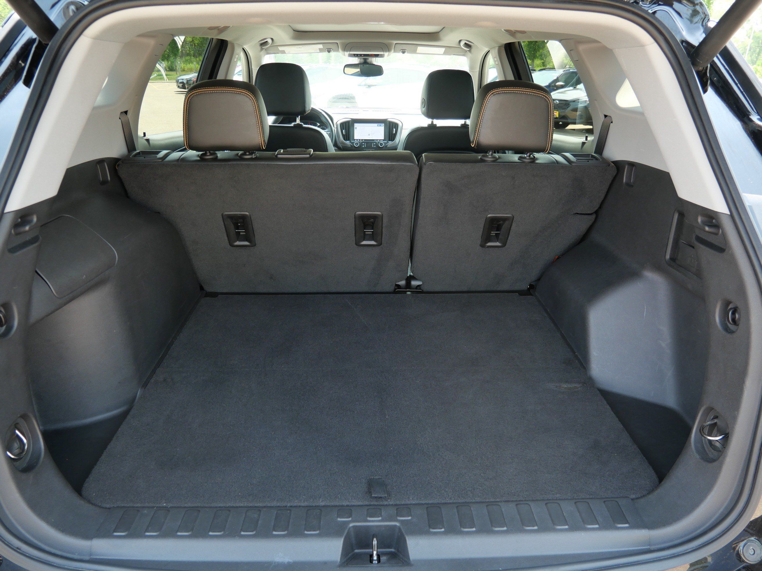 Used 2023 GMC Terrain AT4 w/ GMC Pro Grade Package AWD/4WD image 18