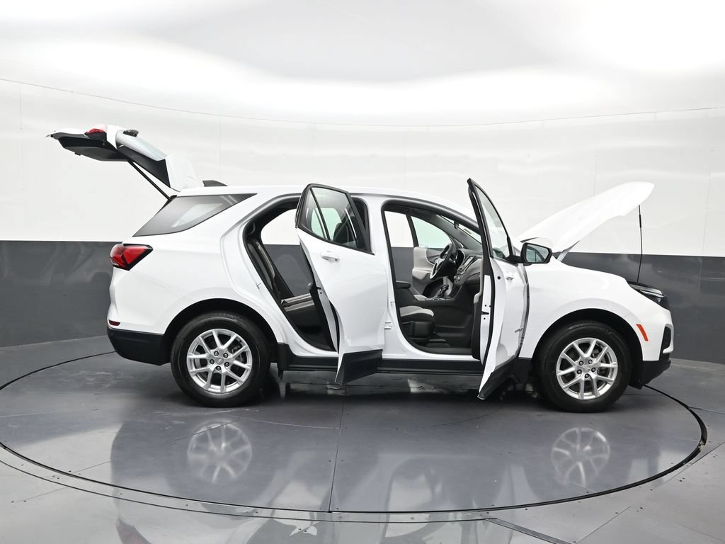Used 2023 Chevrolet Equinox LS w/ Driver Confidence II Package AWD/4WD image 32