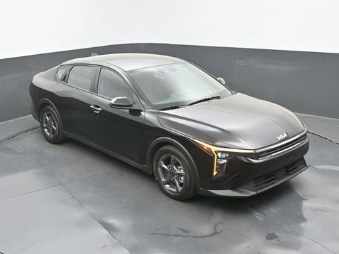 Used 2025 Kia K4 LXS image 13