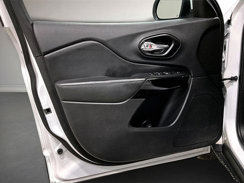 Used 2021 Jeep Cherokee Latitude Plus image 21