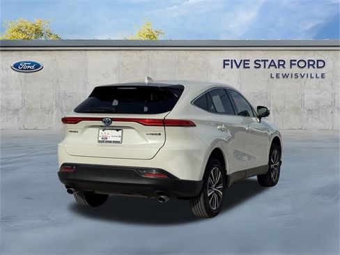 Used 2022 Toyota Venza LE image 5