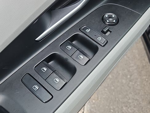 Used 2023 Hyundai Elantra Limited image 19