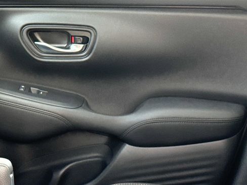 Certified 2025 Honda HR-V LX image 19