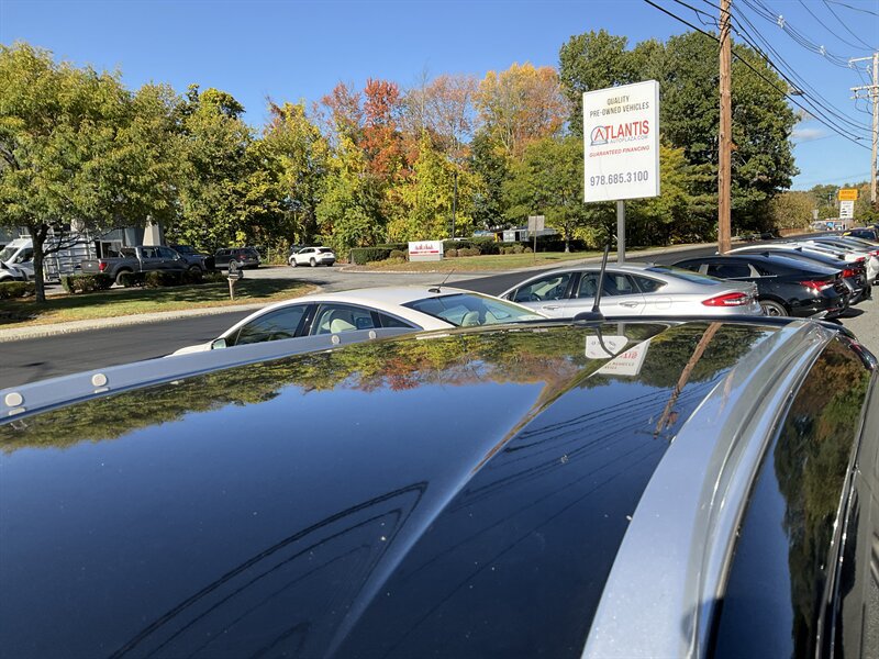 Used 2019 Nissan Kicks SR FWD image 9