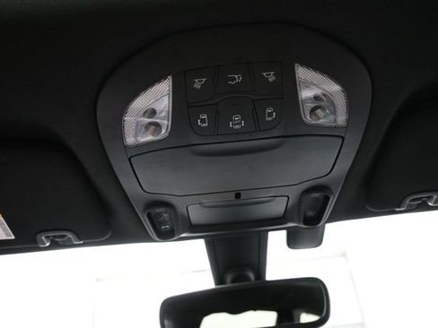 Used 2019 Chrysler Pacifica Limited w/ S Appearance Package FWD image 5