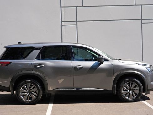 Used 2025 Nissan Pathfinder S FWD image 48