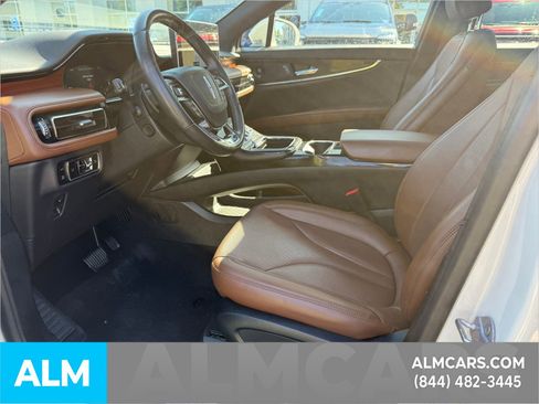 Used 2023 Lincoln Nautilus Reserve w/ Luxury Package AWD/4WD image 12