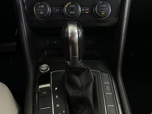 Used 2018 Volkswagen Tiguan SE w/ Panoramic Sunroof Package image 31