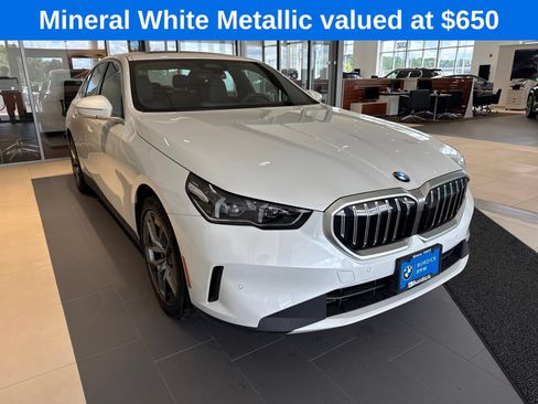 Used 2026 BMW 530i xDrive AWD/4WD image 3