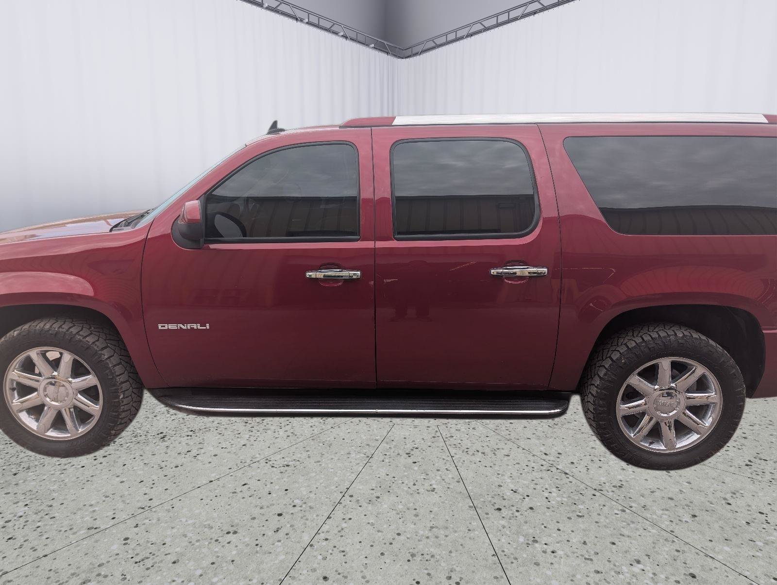 Used 2011 GMC Yukon XL Denali AWD/4WD image 2