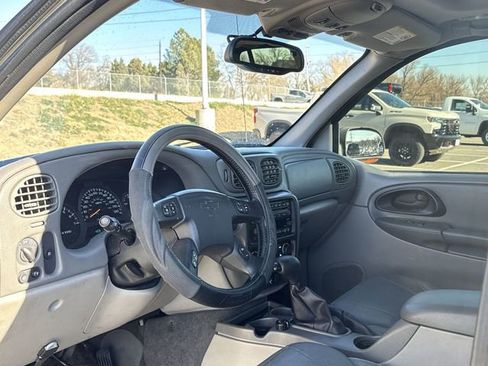 Used 2002 Chevrolet TrailBlazer LT w/ LT Leather Plus Pkg image 10