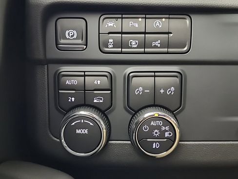 New 2025 Chevrolet Suburban Premier image 40