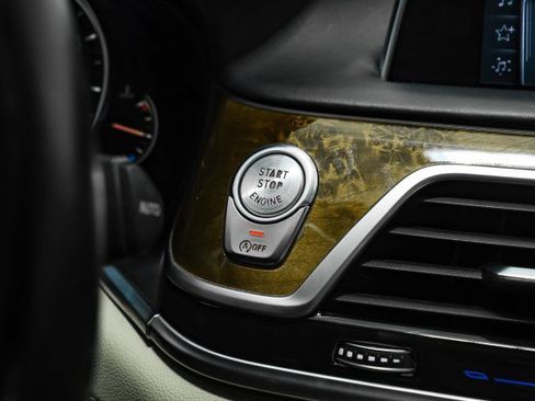 Used 2017 BMW 740i xDrive image 19