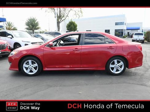 Used 2014 Toyota Camry SE image 4