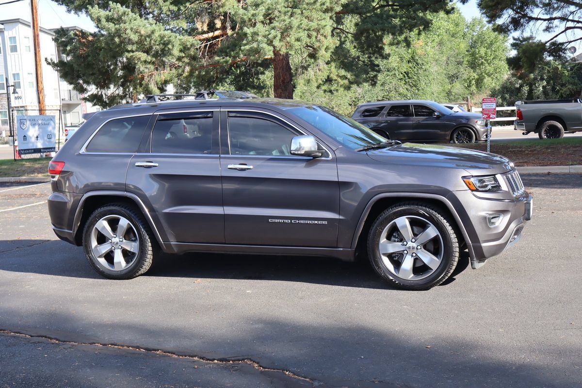 Used 2014 Jeep Grand Cherokee Overland w/ Advanced Technology Group AWD/4WD image 2