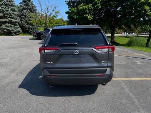 Used 2024 Toyota RAV4 XLE AWD/4WD image 4