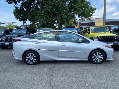 Used 2020 Toyota Prius Prime Limited w/ Carpet Mat Package FWD image 2