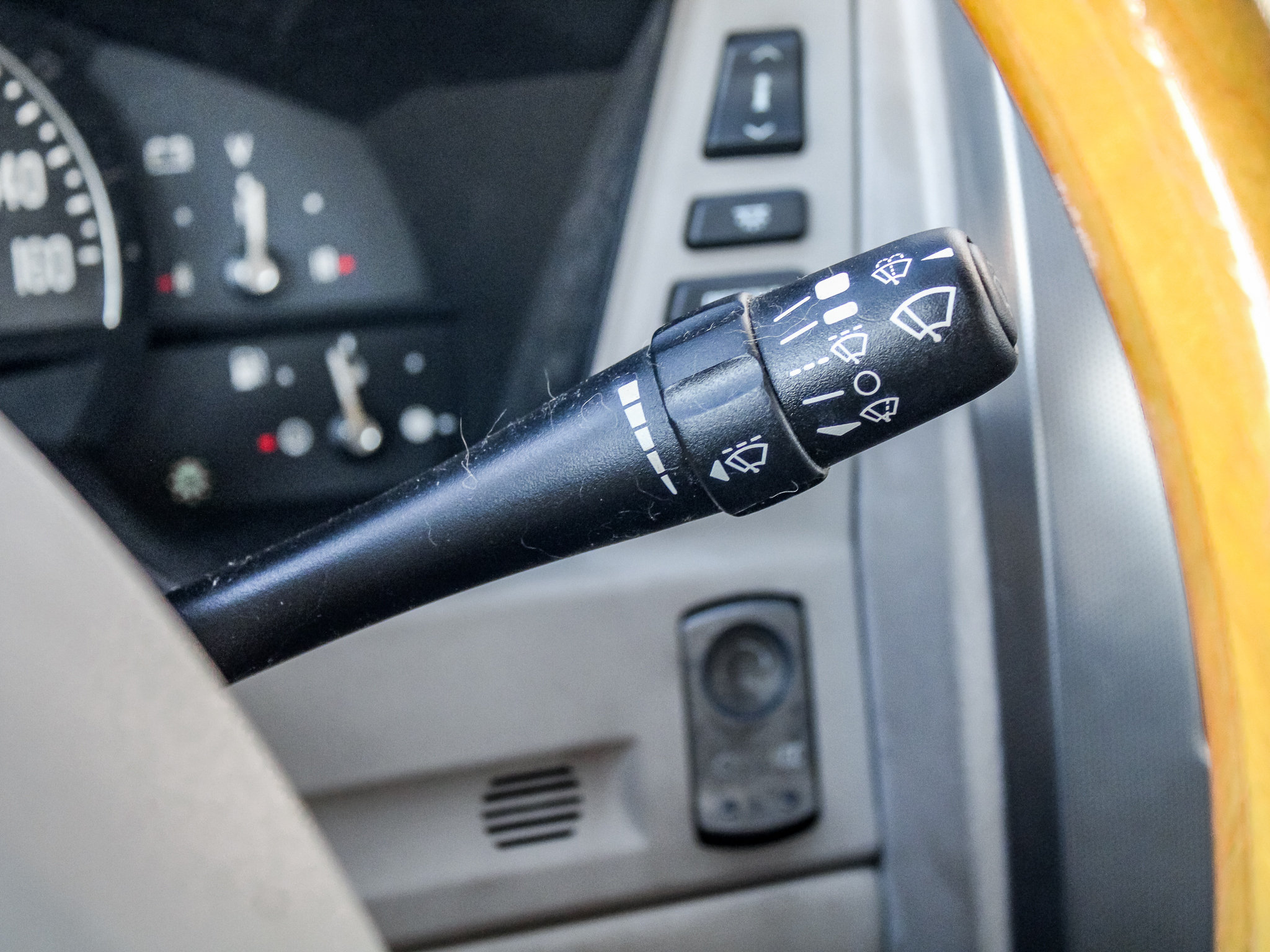 Used 2004 Cadillac XLR RWD image 25