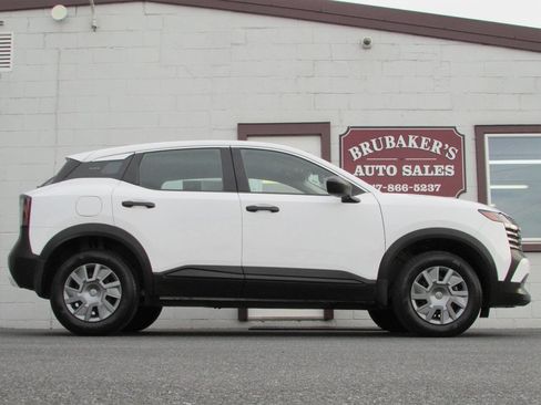 Used 2025 Nissan Kicks S image 7