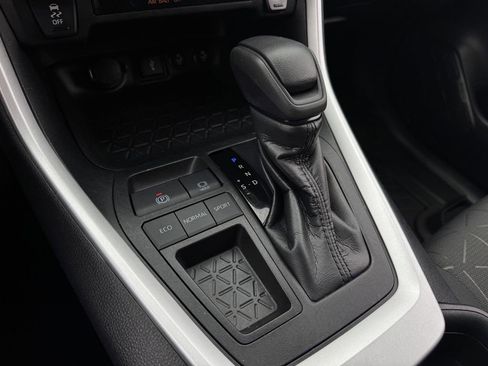 Used 2021 Toyota RAV4 XLE FWD image 19