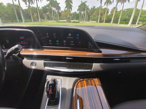 Used 2023 Cadillac Escalade ESV Luxury AWD/4WD image 28