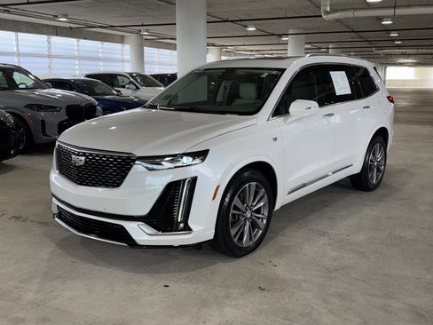 Used 2023 Cadillac XT6 Premium Luxury AWD/4WD image 4