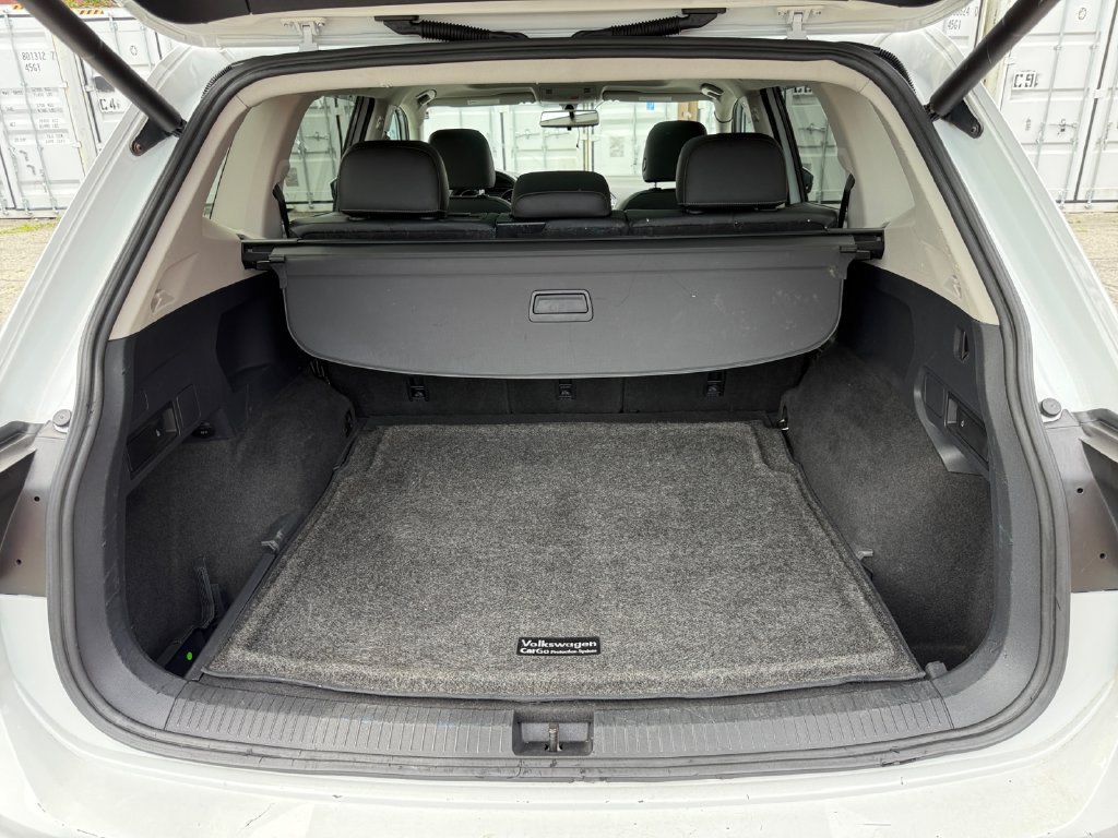 Used 2018 Volkswagen Tiguan SEL AWD/4WD image 25