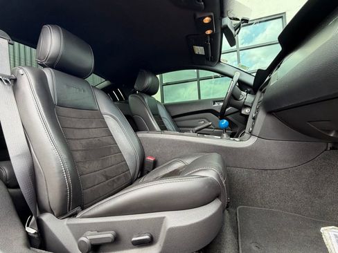 Used 2013 Ford Mustang GT Premium image 9