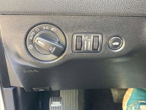 Used 2023 Chrysler 300 Touring L w/ Comfort Group image 29