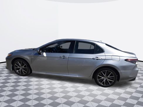 Used 2021 Toyota Camry XLE FWD image 2
