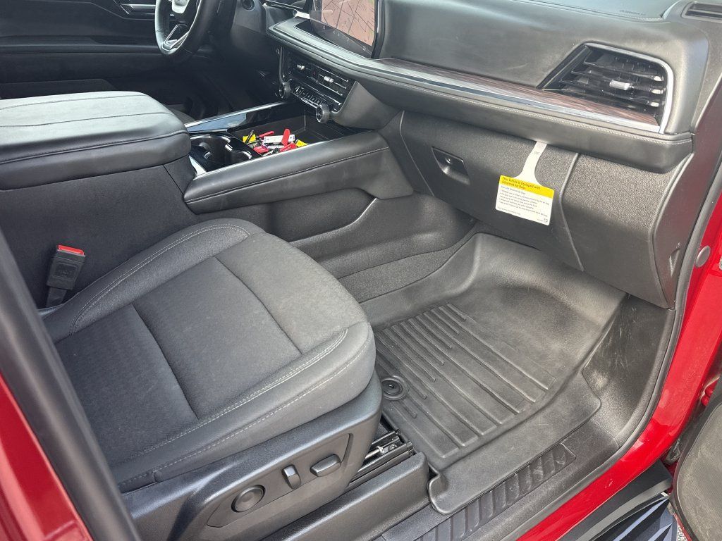 Used 2025 Chevrolet Tahoe LS RWD image 32