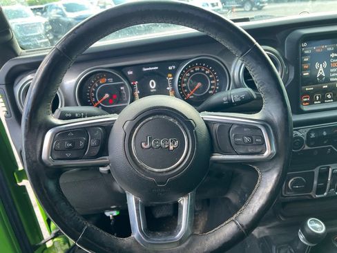 Used 2018 Jeep Wrangler Unlimited Sahara AWD/4WD image 9