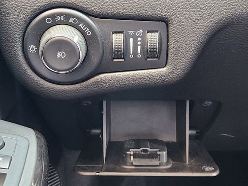 Certified 2021 Jeep Cherokee Latitude Plus FWD image 19
