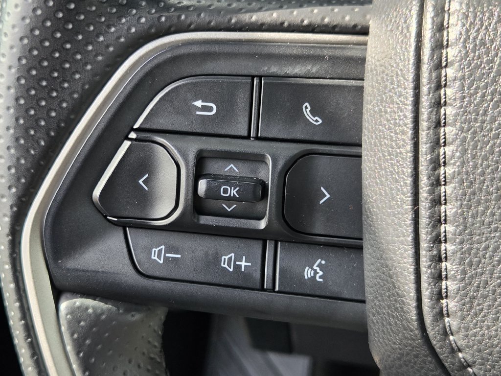 Used 2025 Toyota 4Runner SR5 AWD/4WD image 23