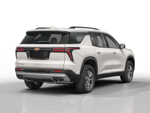 New 2026 Chevrolet Traverse LT w/ Driver Confidence Package FWD image 2