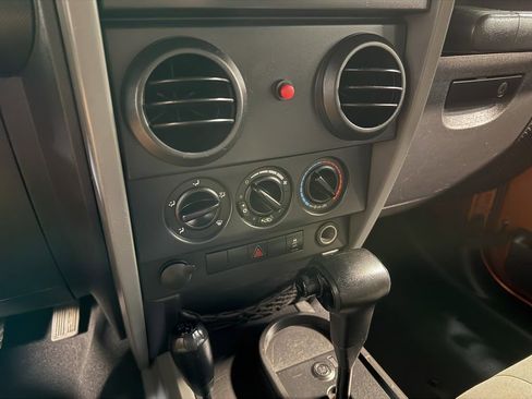 Used 2010 Jeep Wrangler Unlimited Sport image 79