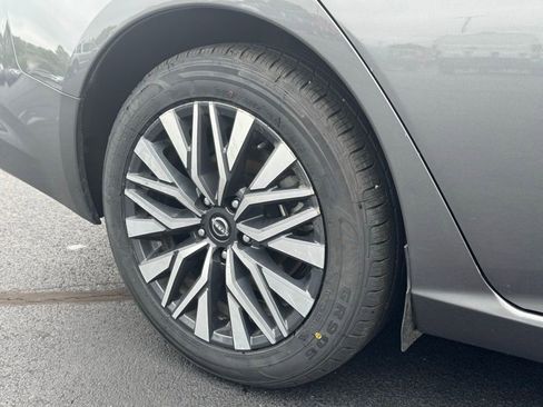 Used 2024 Nissan Altima 2.5 SV FWD image 23
